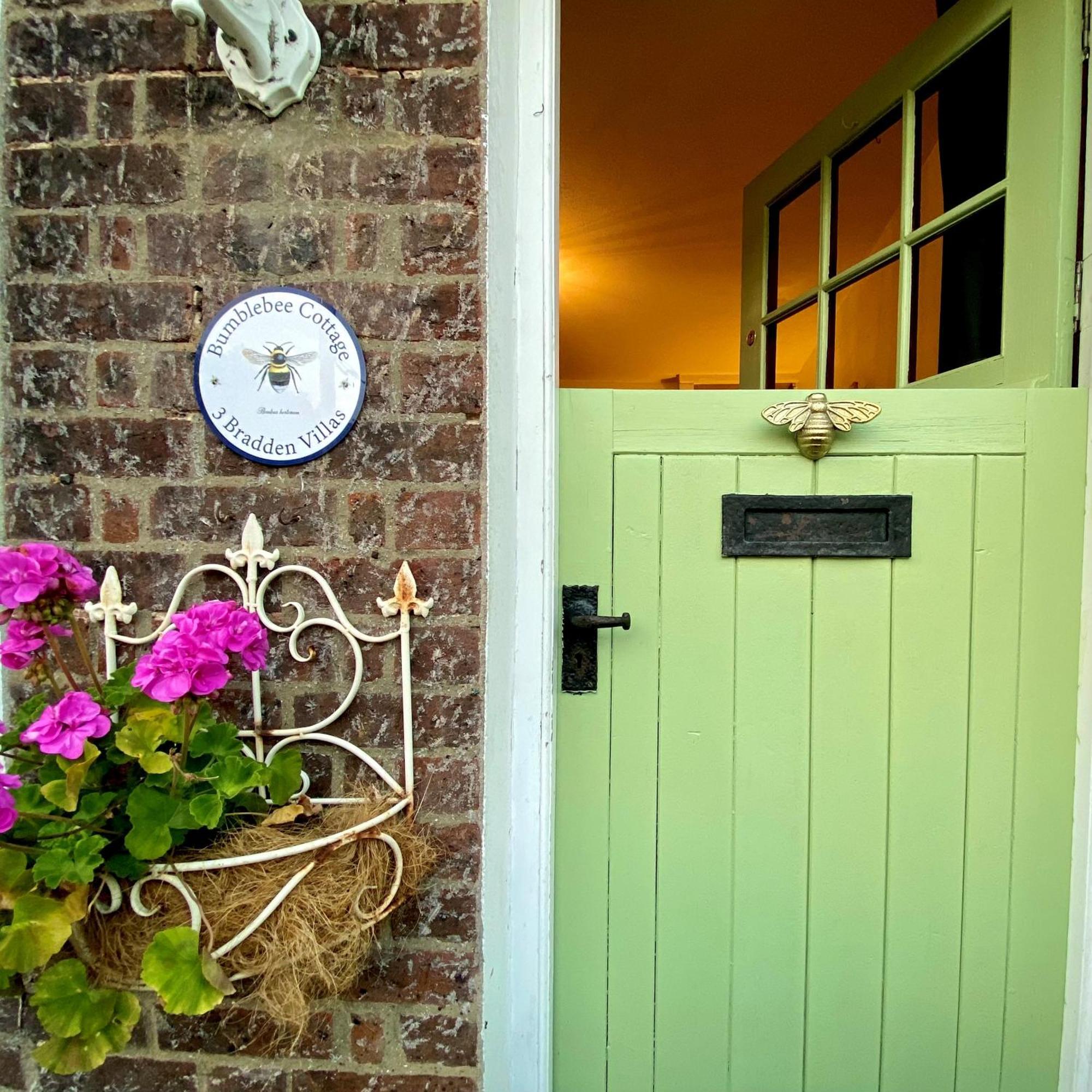 Bumblebee Cottage - Cosy Cottage In Area Of Outstanding Natural Beauty Hemel Hempstead Eksteriør bilde